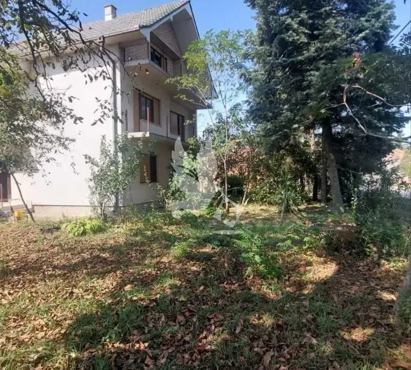 Prodaja, kuća, 300m², Medjulužje, Mladenovac