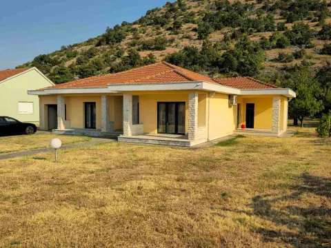 Sale, house, 200m², Rogami, Podgorica - image 10