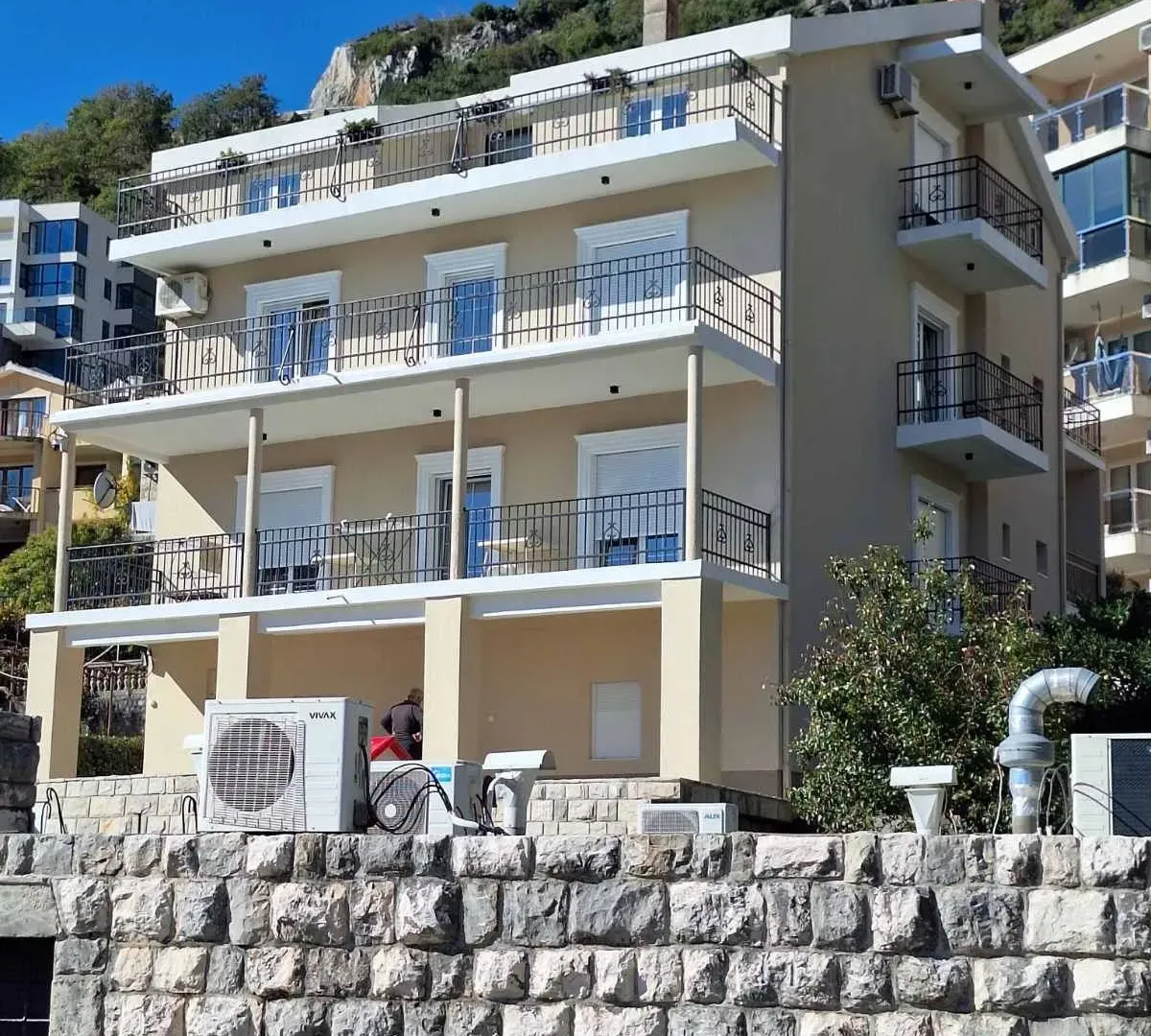 Rent, three bedroom apartment, 120m², Bečići, Budva