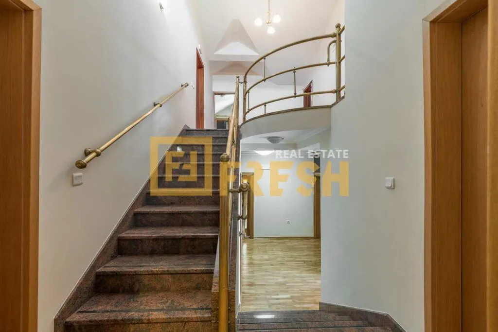 Rent, house, 370m², Zabjelo, Podgorica