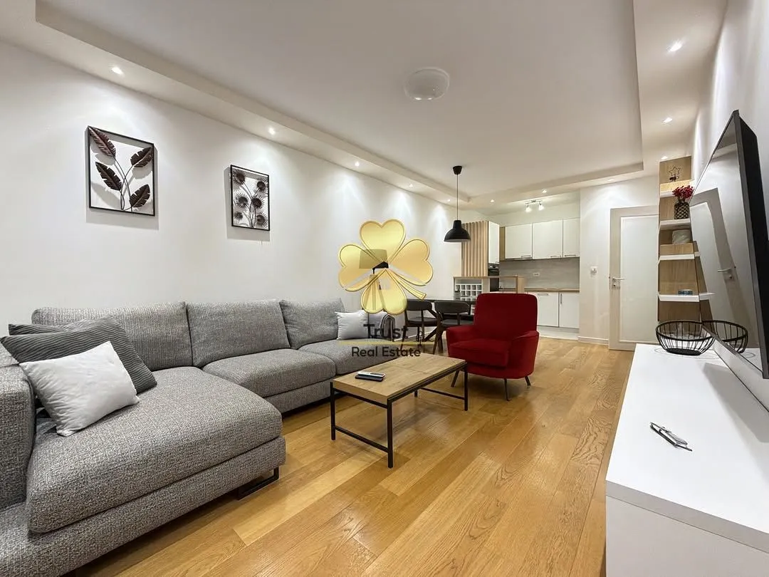 Izdavanje, dvosoban stan, 75m², Central Point, Podgorica