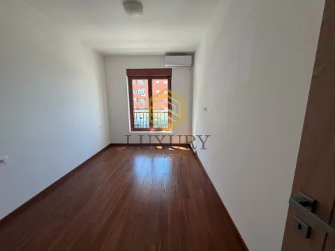 Izdavanje, dvosoban stan, 70m², Master Kvart, Podgorica - image 6