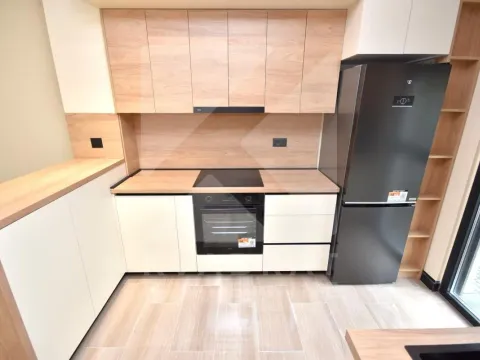 Izdavanje, trosoban stan, 111m², Vezirov Most, Podgorica - image 4