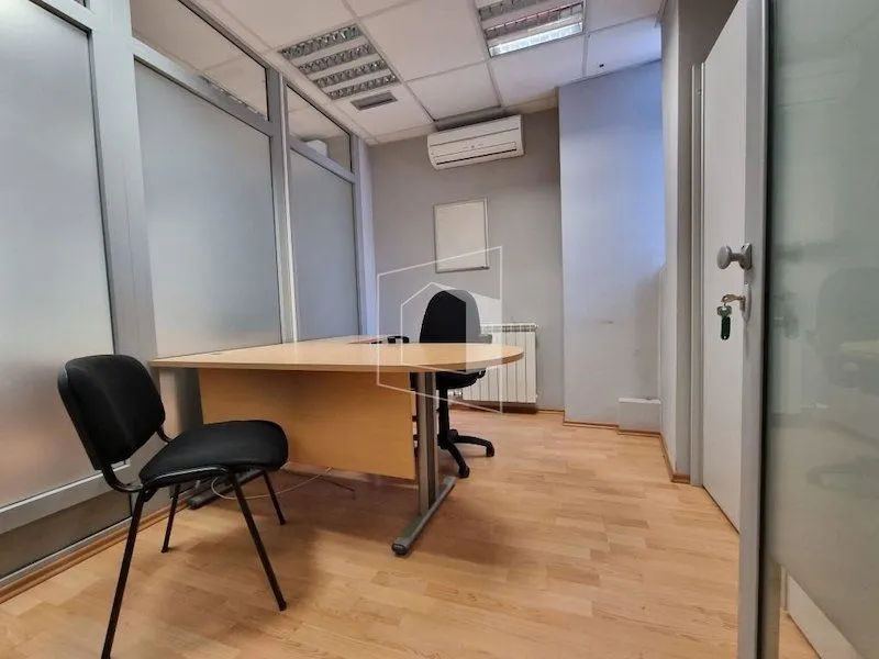 Rent, office space, 221m², Nikšić, Crna Gora