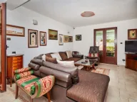 Rent, three bedroom apartment, 120m², Kotor, Crna Gora - image 1