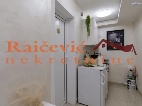 Prodaja, poslovni prostor, 57m², Kalenić Pijaca, Vračar Sve Podlokacije - image 8