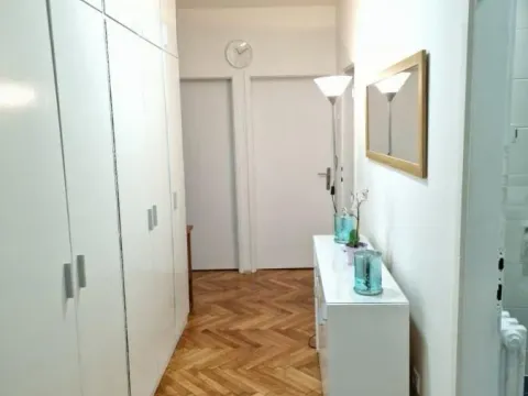 Izdavanje, trosoban stan, 70m², Vračar Sve Podlokacije, Beograd - image 17