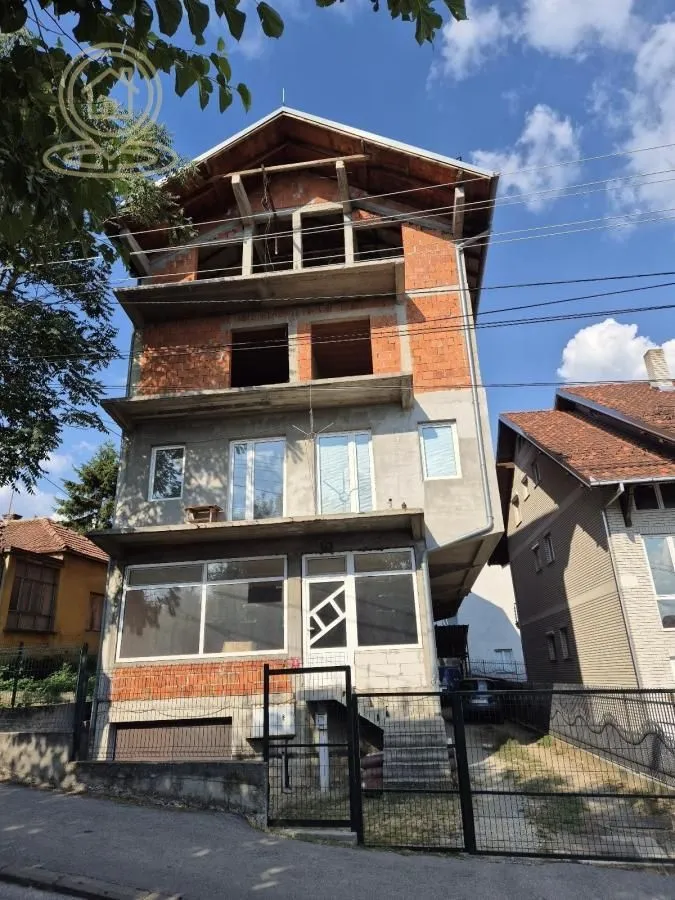 Prodaja, kuća, 650m², Kragujevac, Srbija