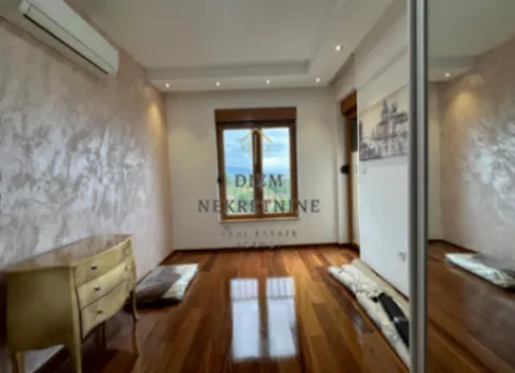 Izdavanje, četvorosoban stan, 130m², Centar, Podgorica - image 2