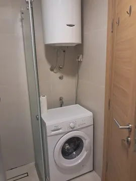 Kupatilo sa tuš kabinom, bojlerom i veš mašinom. - image 6