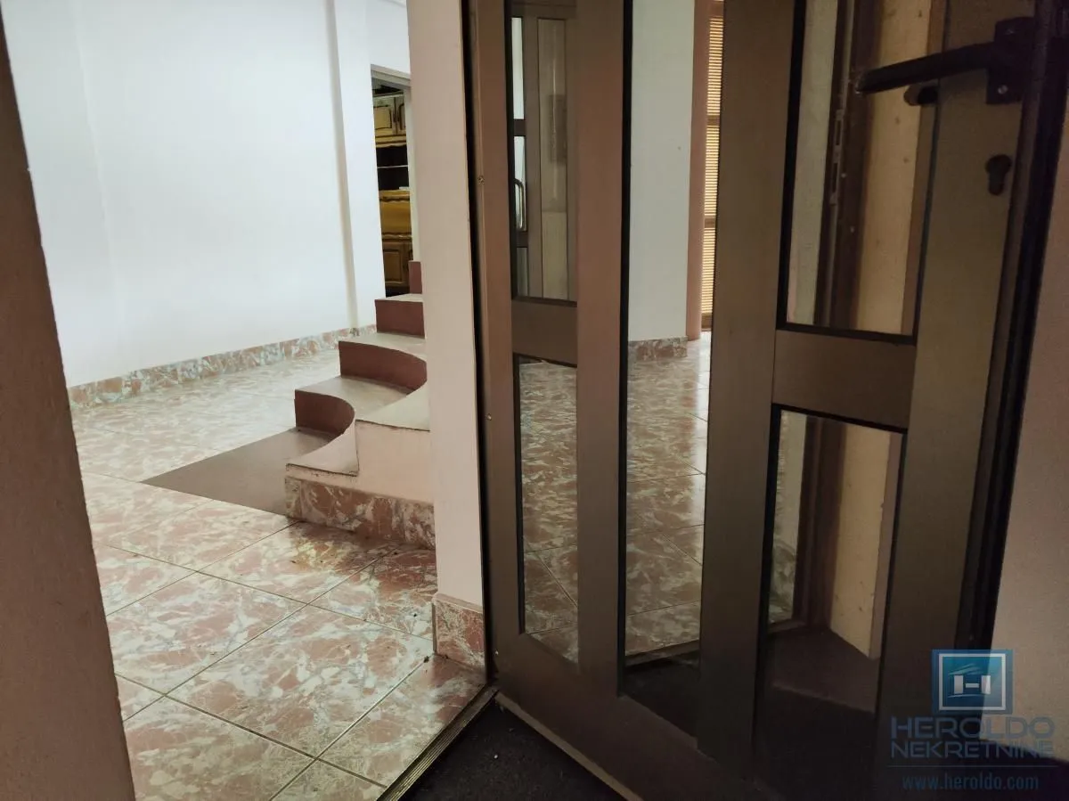 Rent, hospitality venue, 1000m², Strelište, Jagodina
