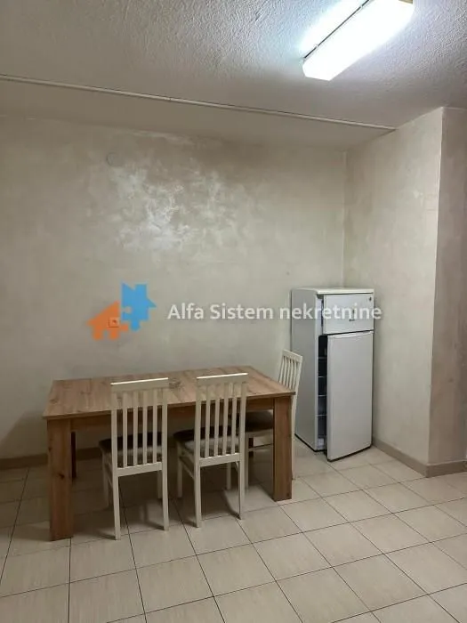 Izdavanje, trosoban stan, 105m², Savski Venac, Beograd