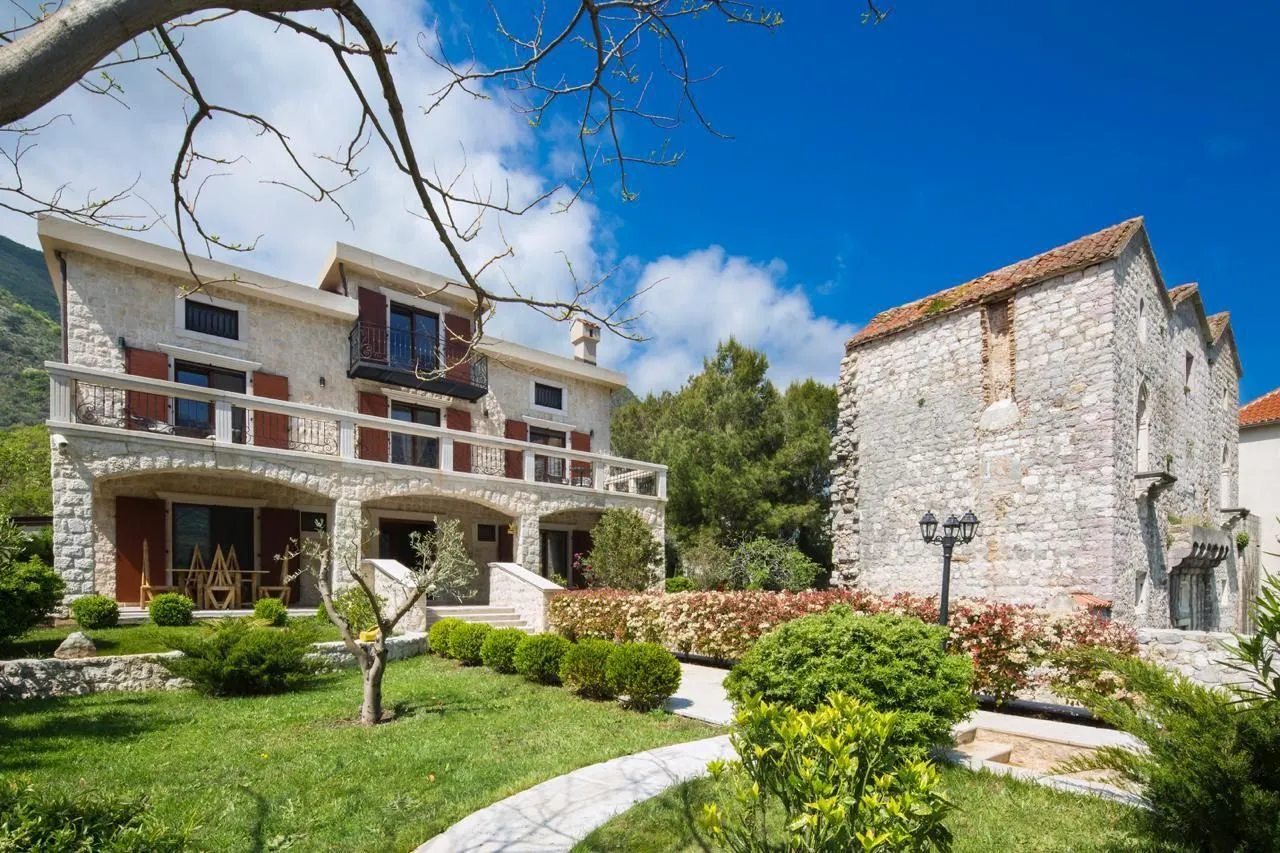 Sale, house, 690m², Prčanj, Kotor