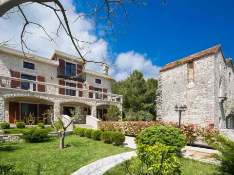 Prodaja, kuća, 690m², Prčanj, Kotor - image 11