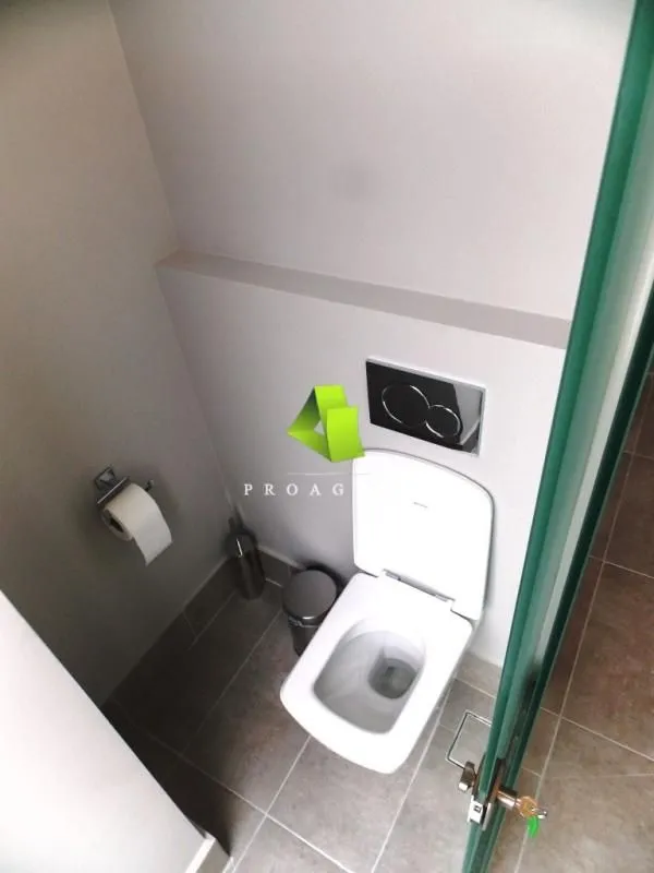 Rent, office space, 73m², Medijana, Niš