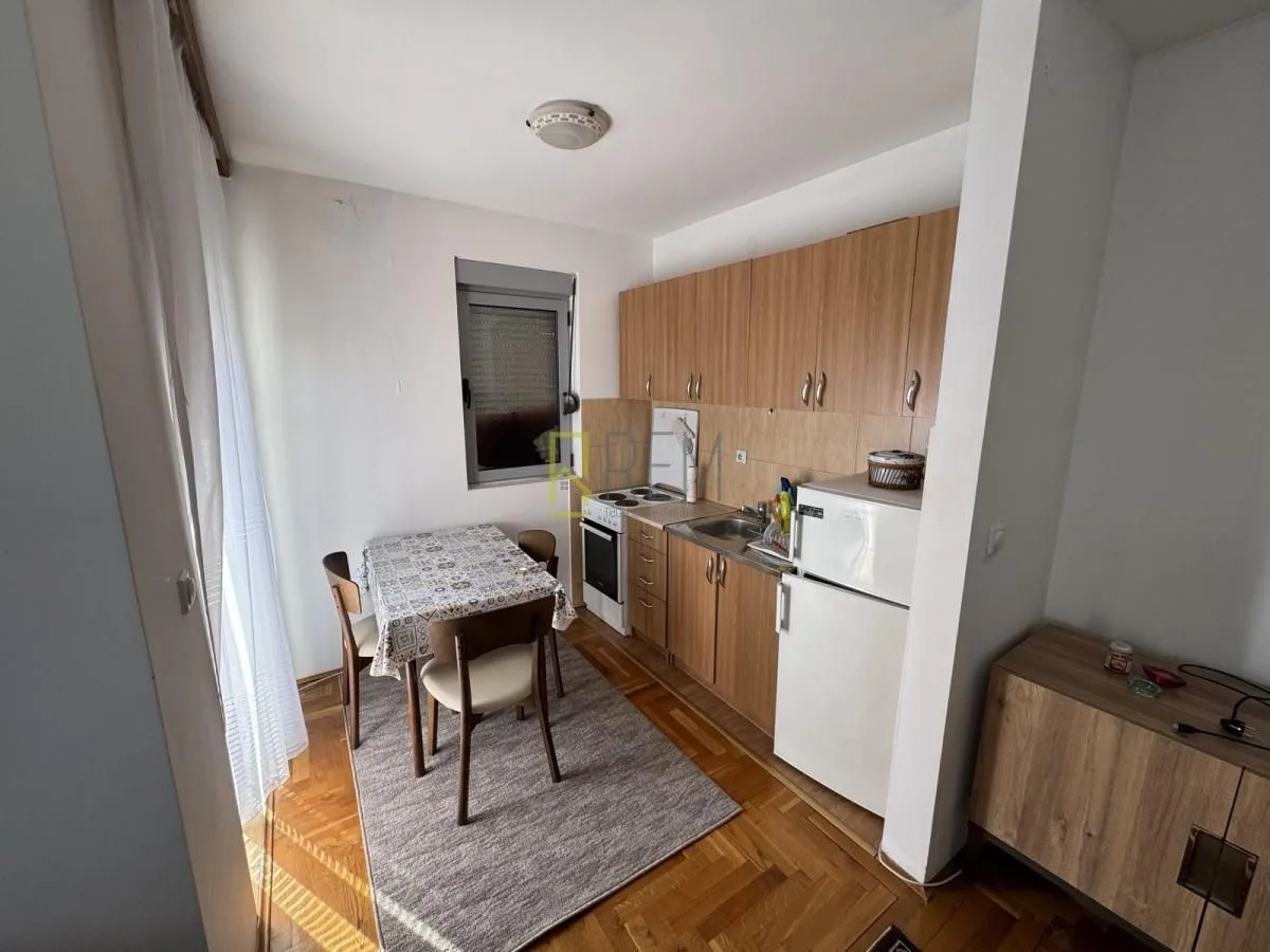 Izdavanje, jednosoban stan, 42m², Momišići, Podgorica