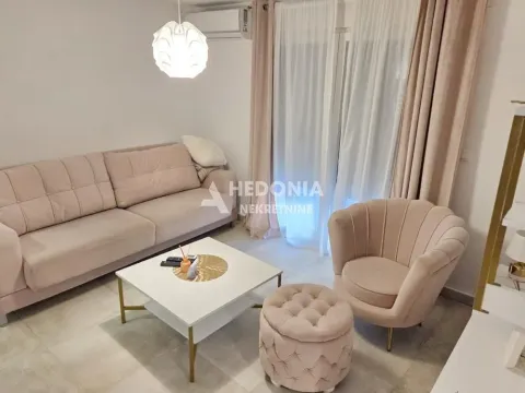 Izdavanje, trosoban stan, 73m², Nova Pazova, Stara Pazova - image 2