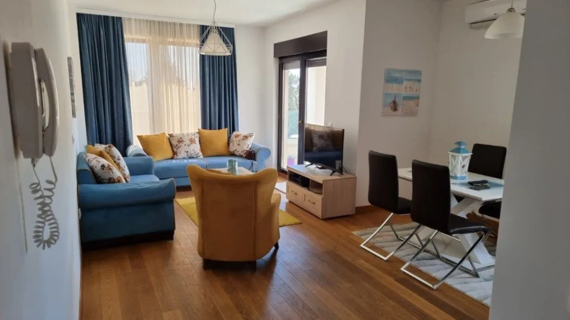 Izdavanje, jednosoban stan, 55m², Centar, Budva
