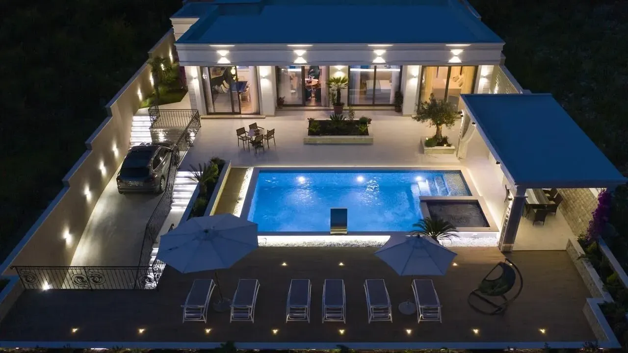 Sale, house, 190m², Prijevor, Budva