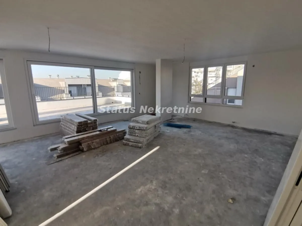 Prodaja, četvorosoban stan, 118m², Bulevar Evrope, Novi Sad Sve Podlokacije