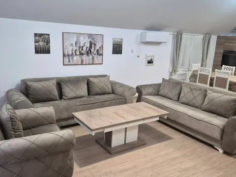 Izdavanje, trosoban stan, 120m², Momišići, Podgorica - image 2