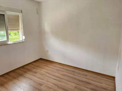 Izdavanje, dvosoban stan, 70m², Pod Goricom, Podgorica - image 3