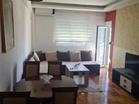 Izdavanje, jednosoban stan, 40m², Stari Aerodrom, Podgorica - image 2