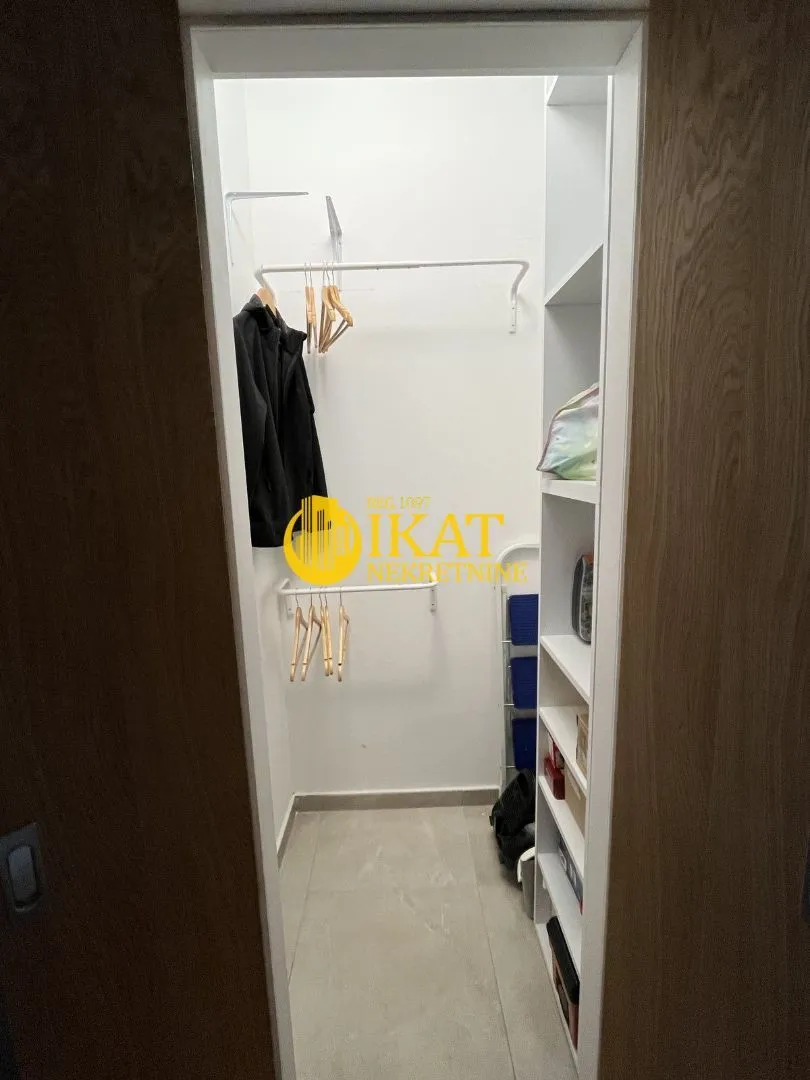Izdavanje, dvosoban stan, 64m², Zemun Gornji Grad, Zemun Sve Podlokacije