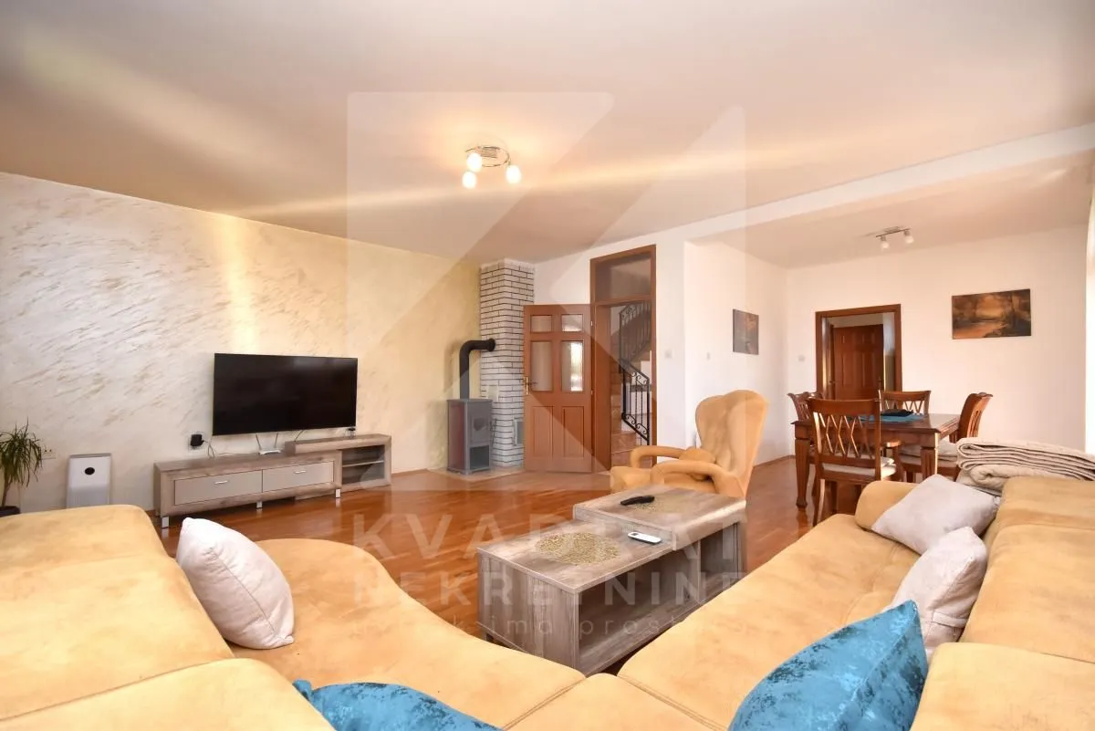 Rent, four bedroom apartment, 160m², Tološi, Podgorica