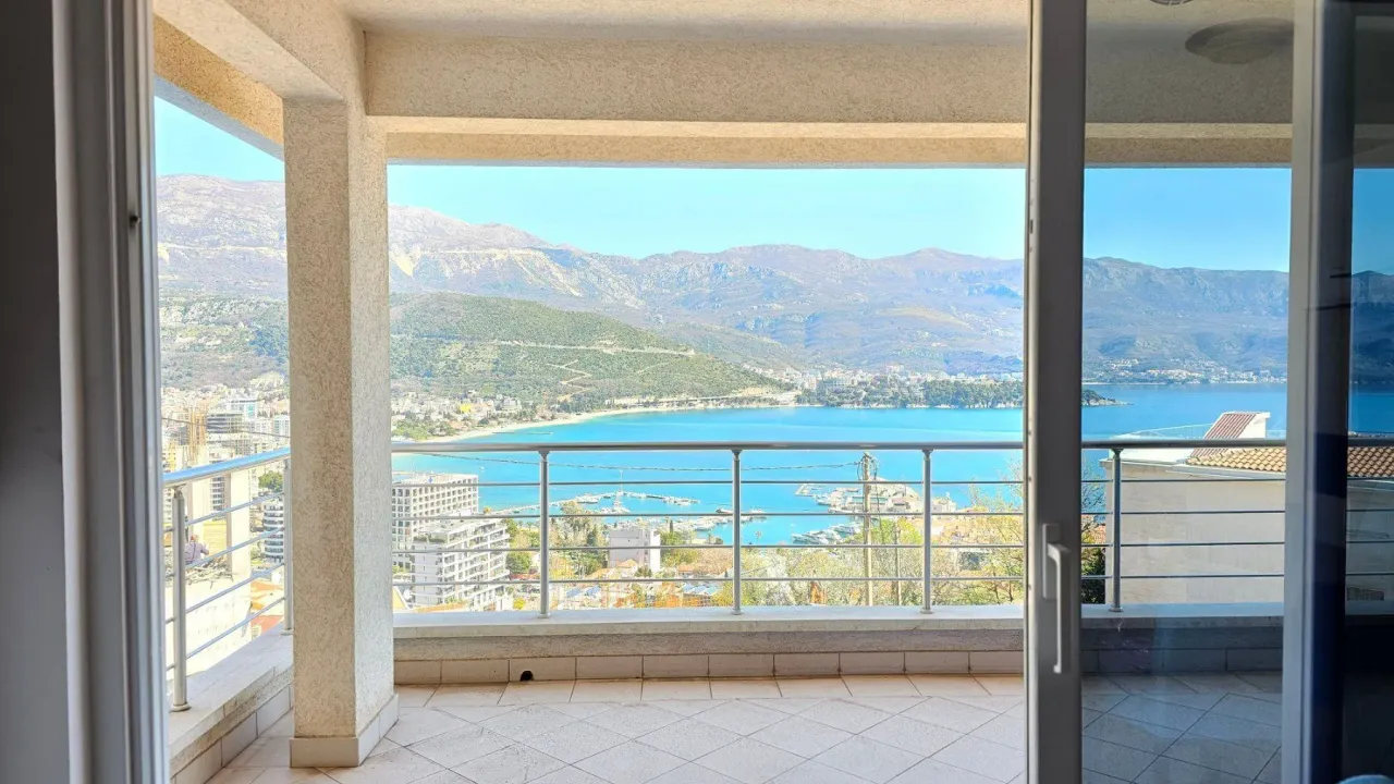 Izdavanje, jednosoban stan, 69m², Budva, Crna Gora