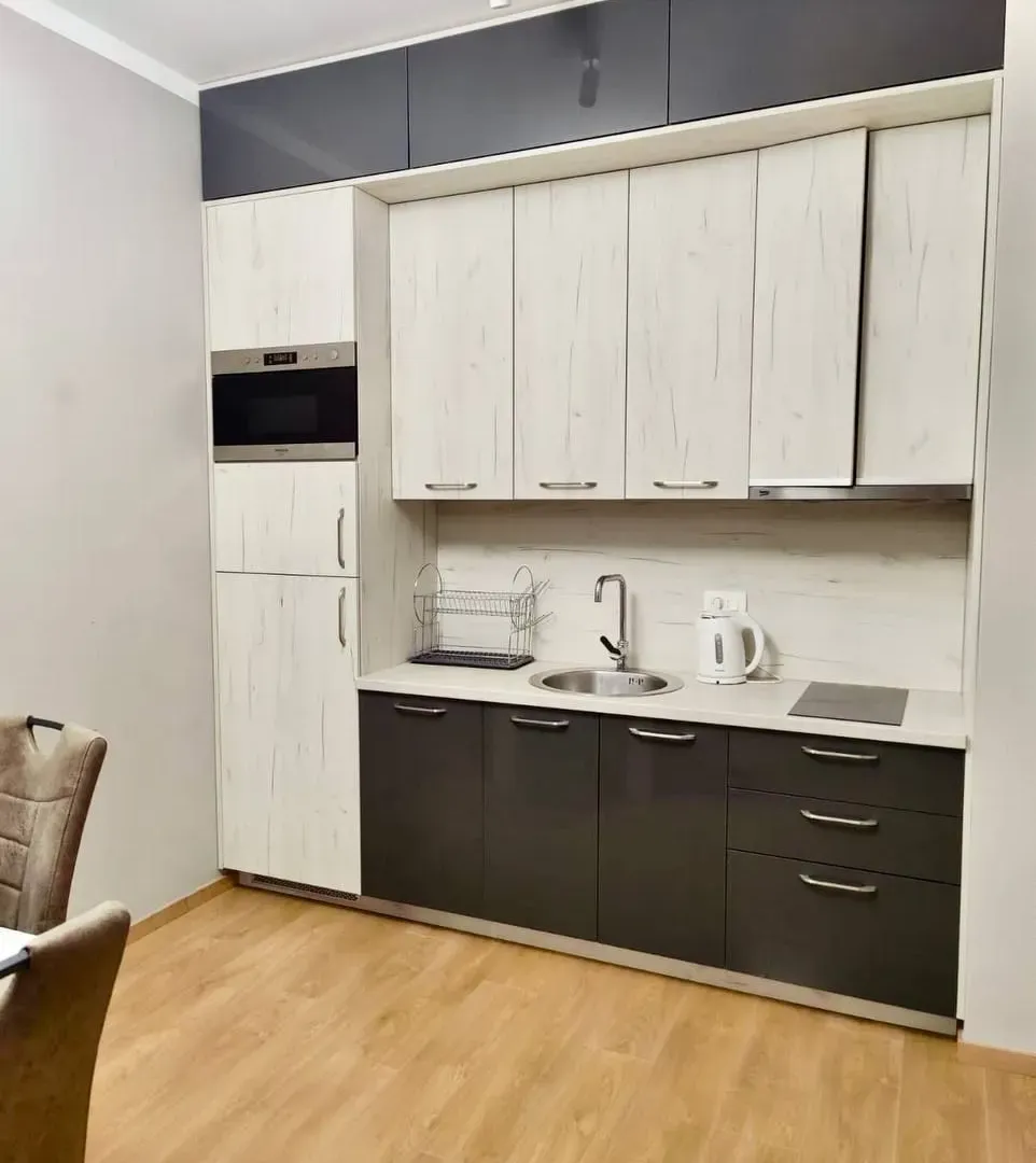 Izdavanje, jednosoban stan, 53m², Centar, Budva