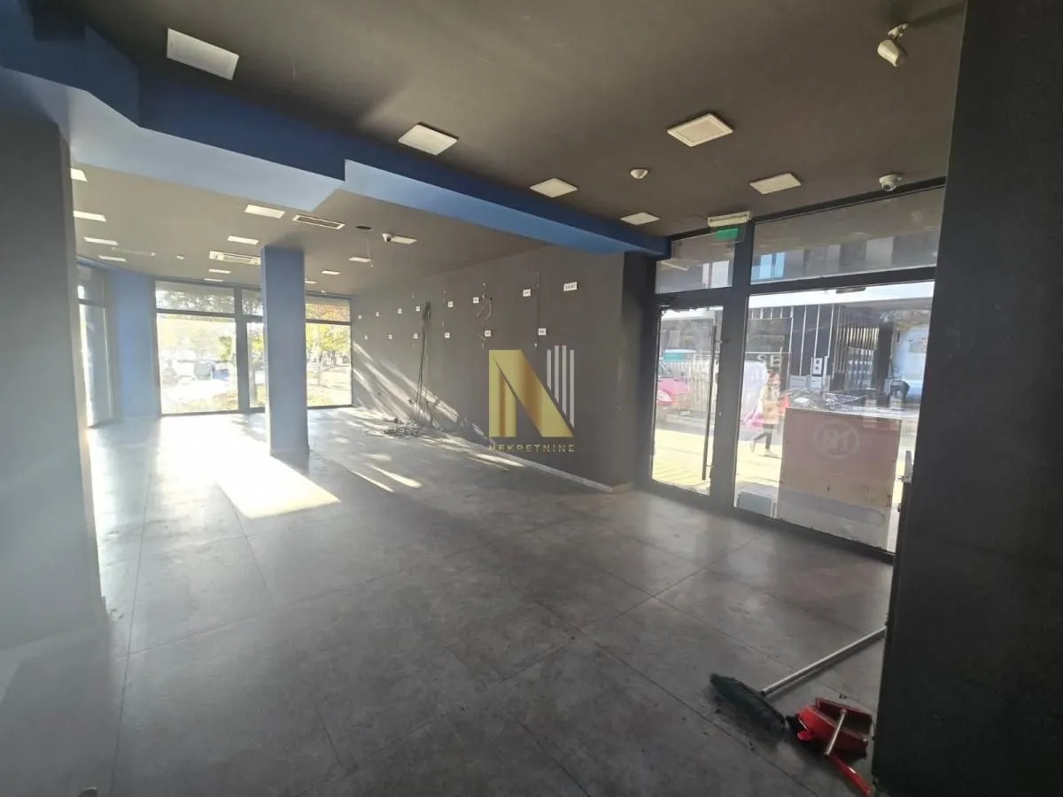Rent, office space, 306m², Grbavica, Novi Sad Sve Podlokacije