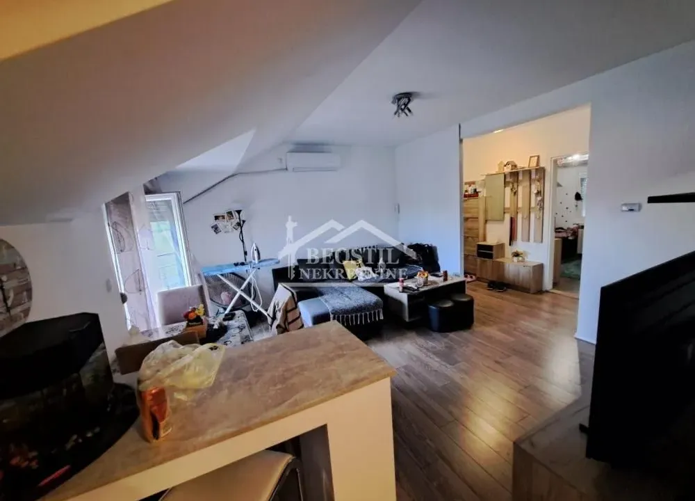 Prodaja, trosoban stan, 52m², Batajnica, Beograd