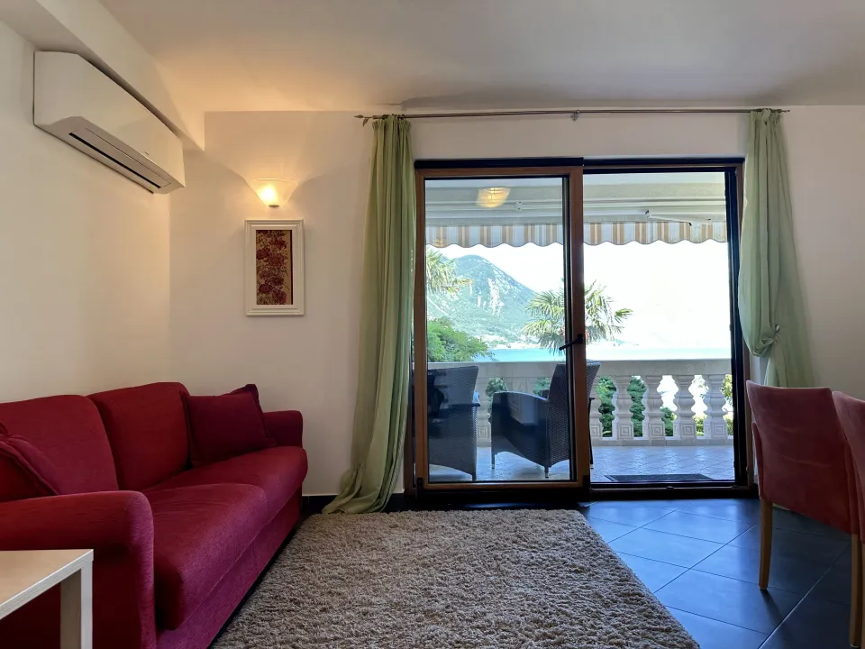 Rent, one bedroom apartment, 45m², Dobrota, Kotor