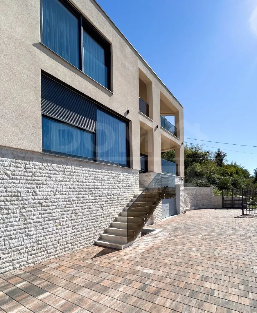 Rent, house, 240m², Tivat, Crna Gora