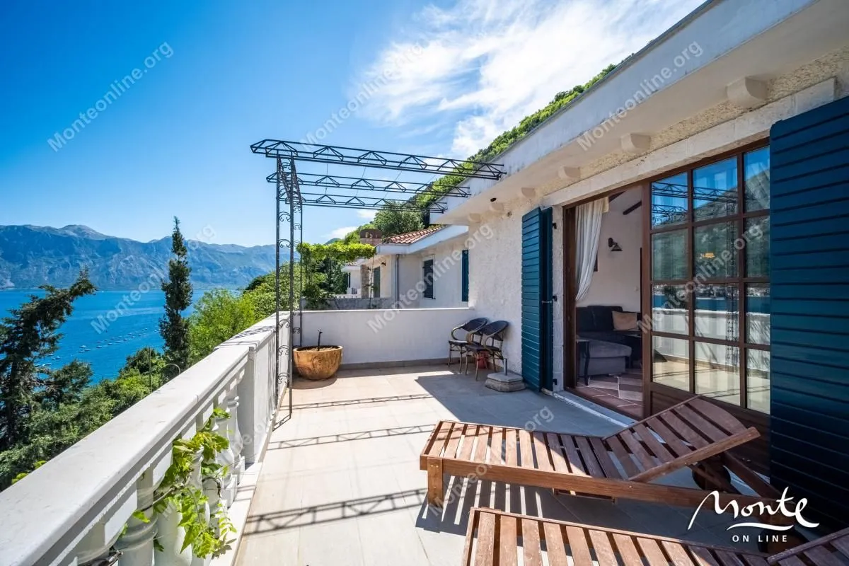 Prodaja, dvosoban stan, 92m², Kostanjica, Kotor