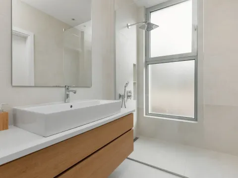 Izdavanje, četvorosoban stan, 273m², Marići, Tivat - image 16