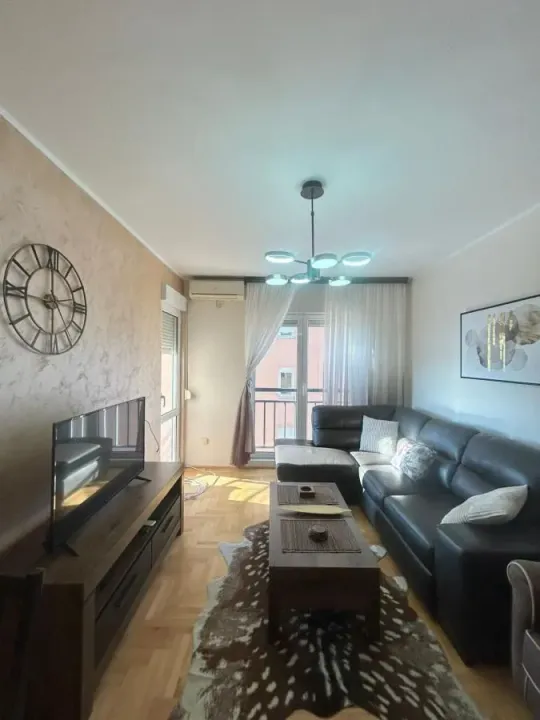 Izdavanje, jednosoban stan, 44m², Stari Aerodrom, Podgorica