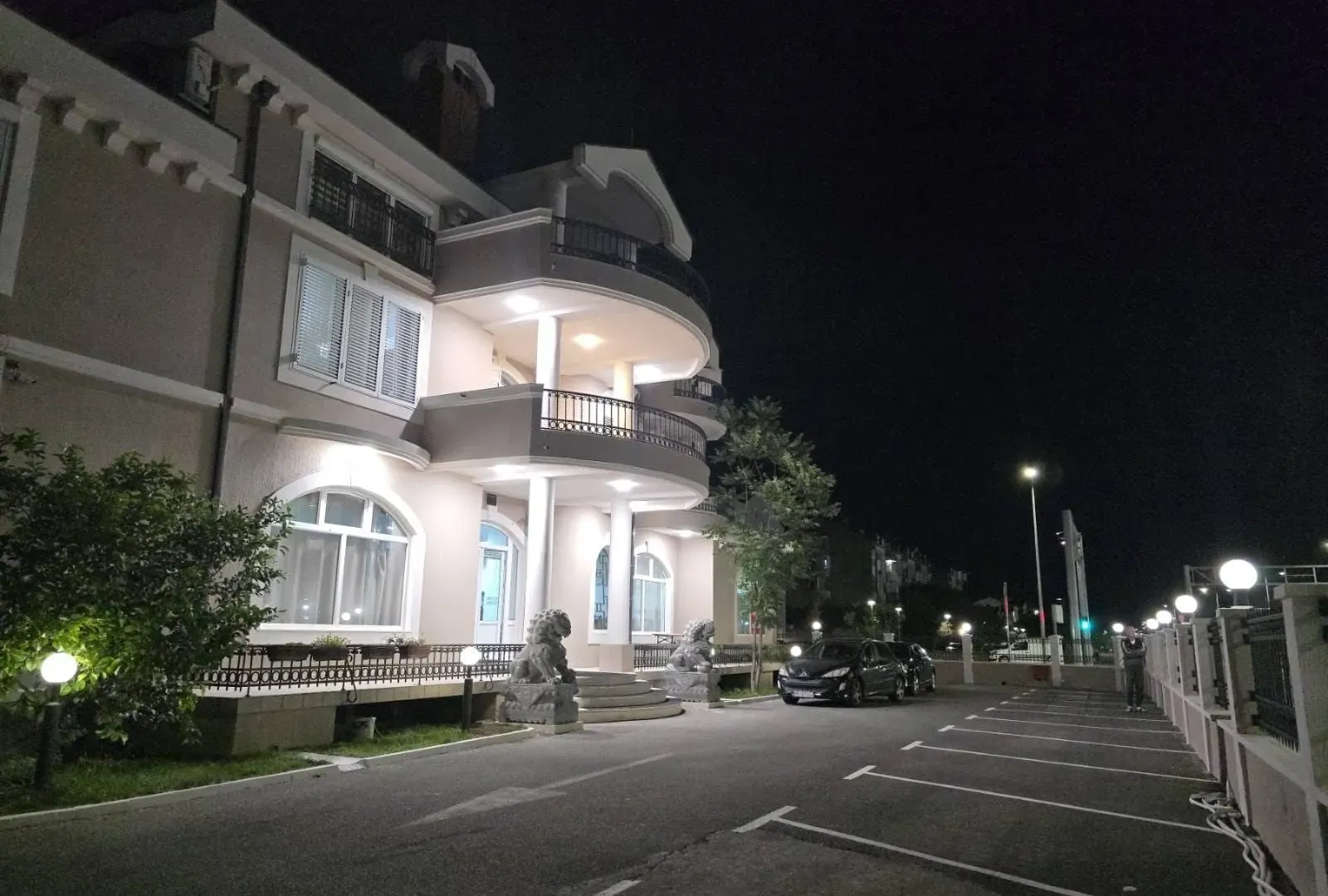 Prodaja, ugostiteljski objekat, 1000m², Stari Aerodrom, Podgorica