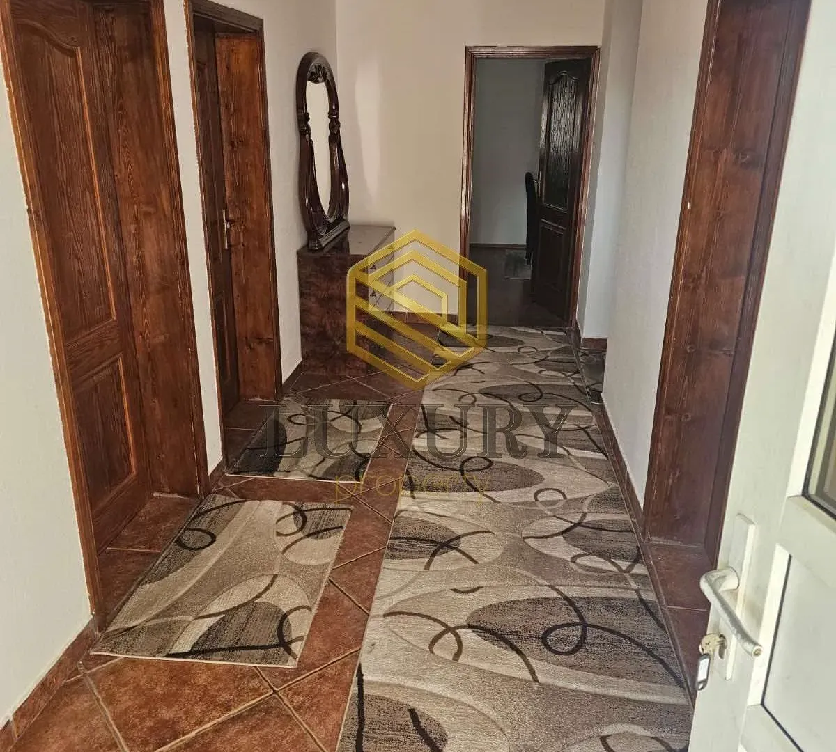 Izdavanje, trosoban stan, 100m², Masline, Podgorica