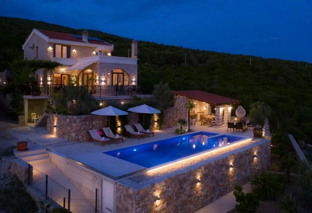 Prodaja, kuća, 300m², Zagora, Kotor