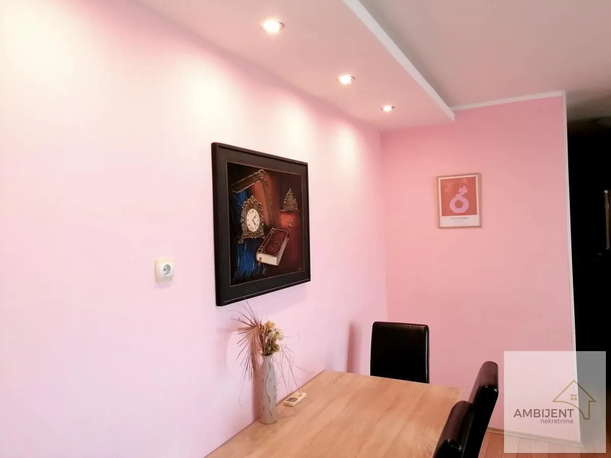 Izdavanje, trosoban stan, 65m², Savski Venac, Beograd