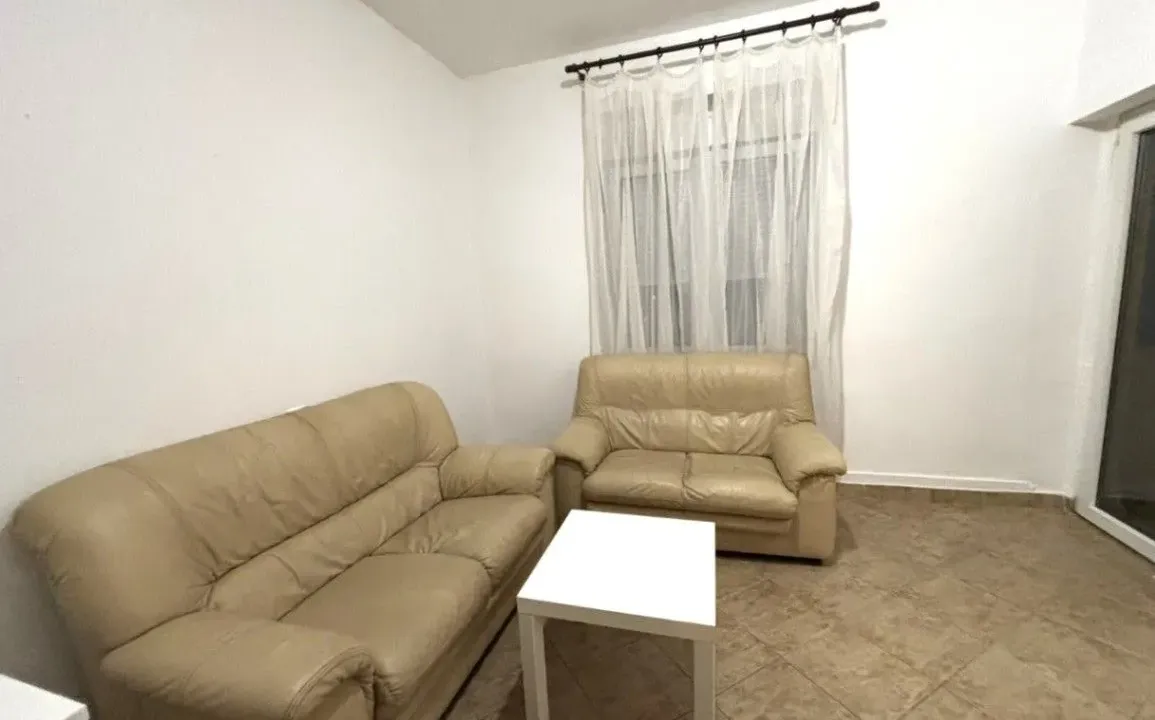 Izdavanje, dvosoban stan, 65m², Centar, Podgorica