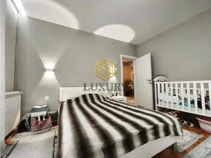 Prodaja, kuća, 350m², Vranići, Podgorica
