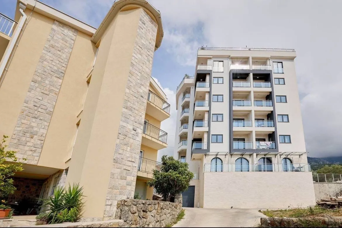 Sale, two bedroom apartment, 55m², Bečići, Budva