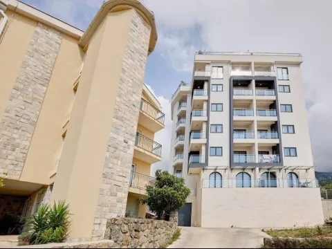 Sale, two bedroom apartment, 55m², Bečići, Budva - image 1