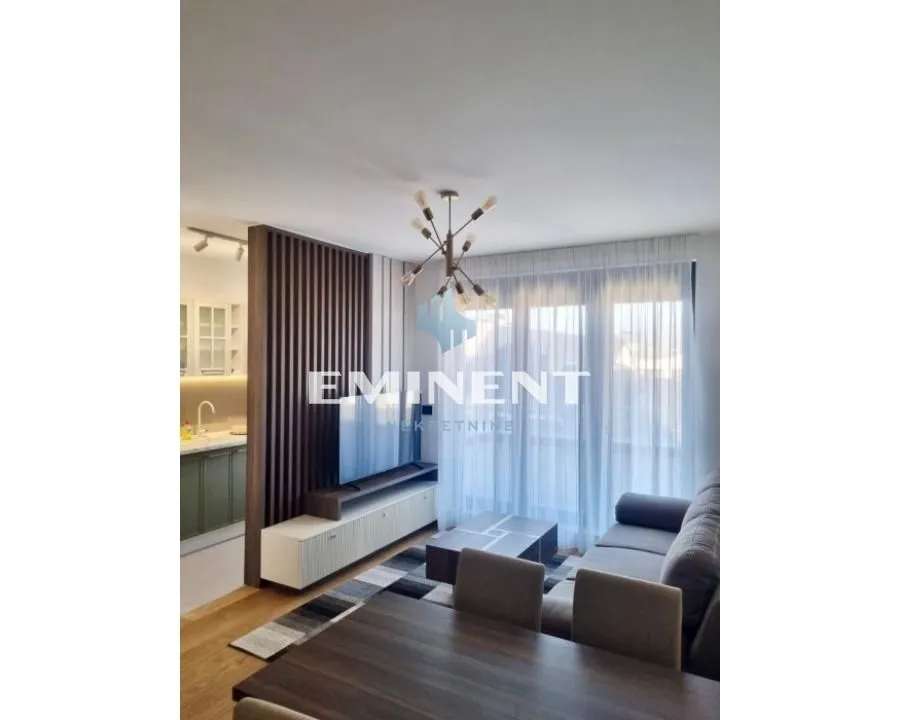 Izdavanje, trosoban stan, 72m², Čukarica, Beograd