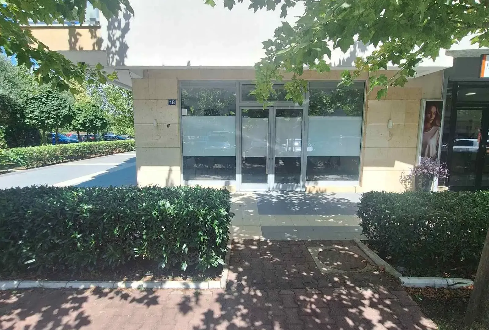 Izdavanje, poslovni prostor, 300m², City Kvart, Podgorica