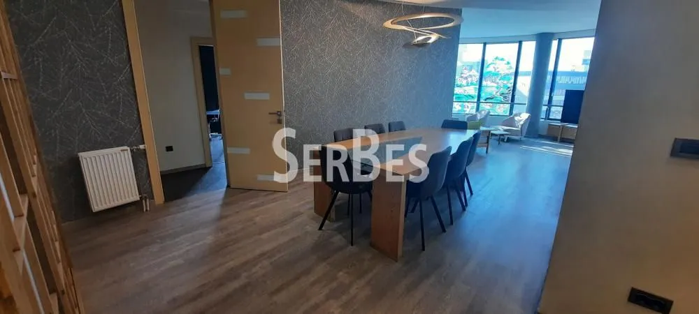 Izdavanje, četvorosoban stan, 123m², Centar, Novi Sad