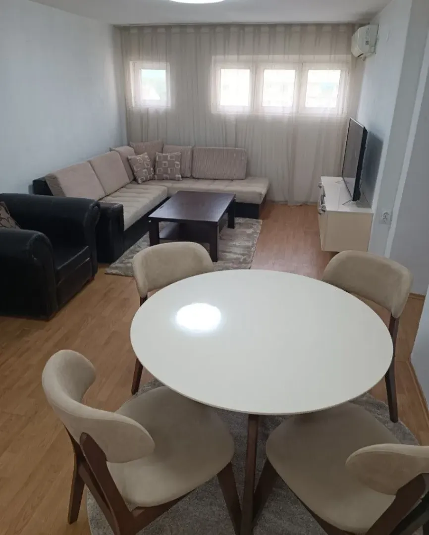 Izdavanje, dvosoban stan, 58m², Centar, Podgorica